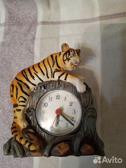 Настольные часы тигр 10 на 11 см