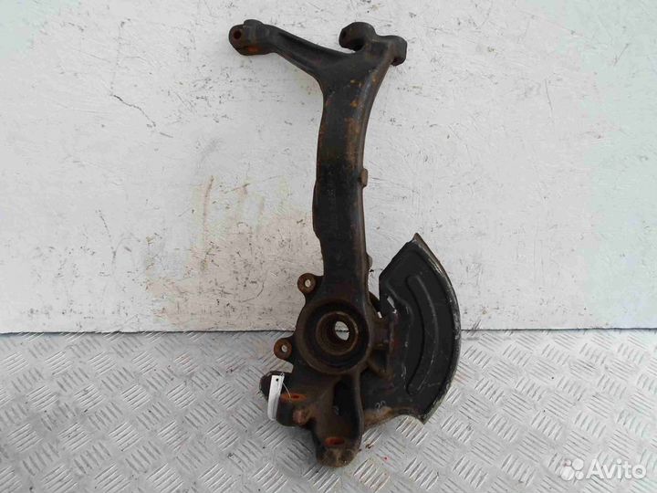 Кулак поворотный левый Volkswagen Passat B5 GP