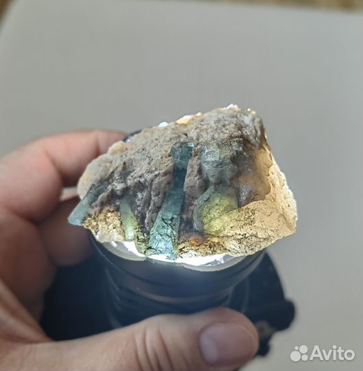 Минерал друза кристаллы аквамаринов на пегматите с