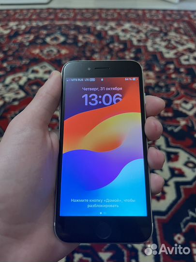 iPhone SE, 64 ГБ