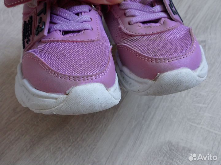 Кроссовки детские 28