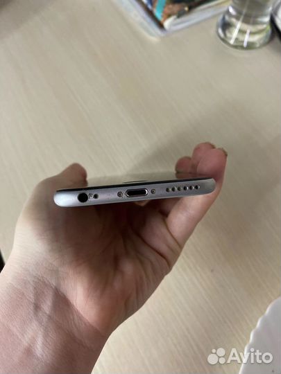 Телефон iPhone 6s