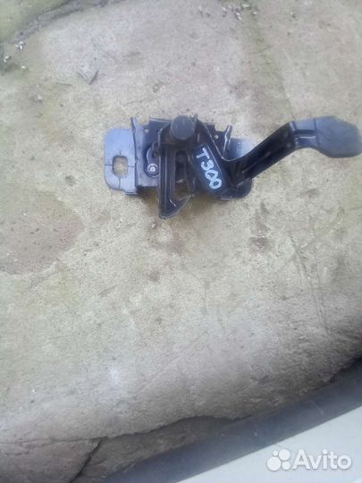 Шевроле авео т300 замок капота