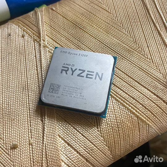 Процессор AMD Ryzen 3 1200
