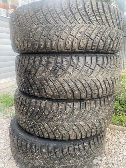 Michelin X-Ice North 4 215/55 R17 98T