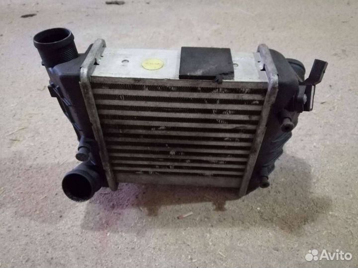 Интеркулер Audi A4 B7 2006 8E0145805R
