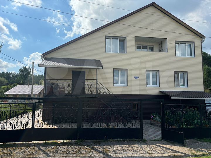 Дом 274,4 м² на участке 11,49 га