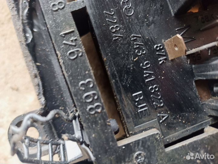 Монтажный блок Audi 80 90 100 443941822A Монтажный