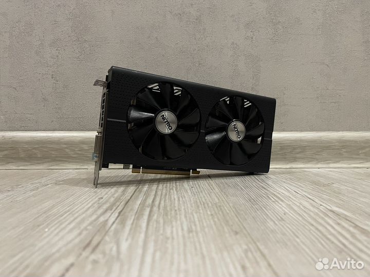 Видеокарта Sapphire Nitro+ RX570 4GB из компьютера
