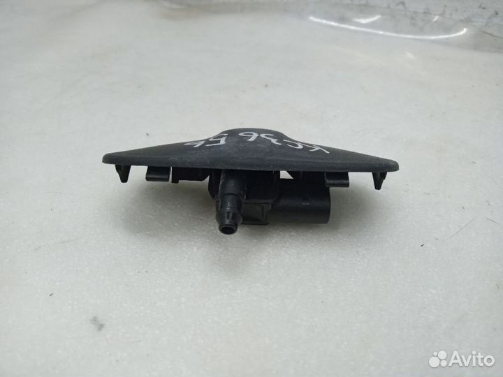 Форсунка омывателя стекла volkswagen passat CC Правая