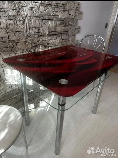 Стол стеклянный