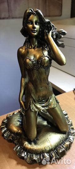 Статуэтка Девушка