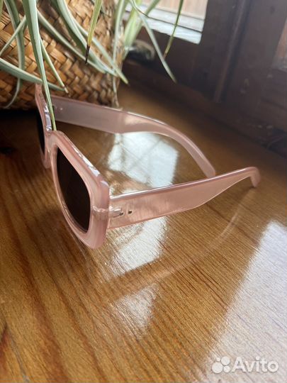 Солнцезащитные очки женские Mango