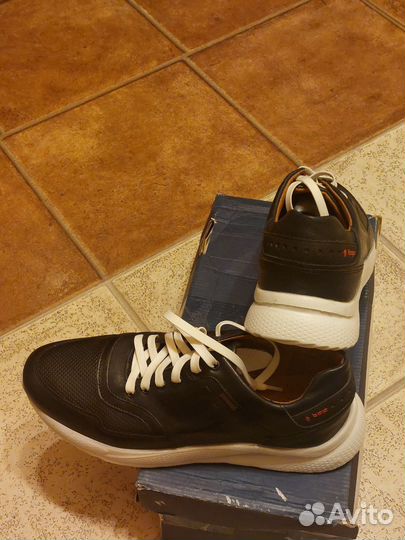 Кроссовки новые, натуральная кожа 40Р