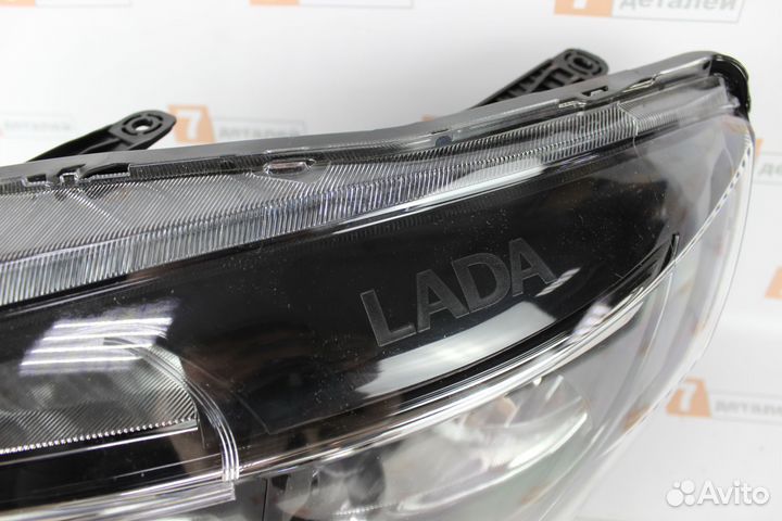 Фара Веста с надписью левая Новая