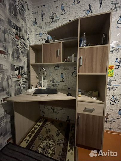 Письменный стол