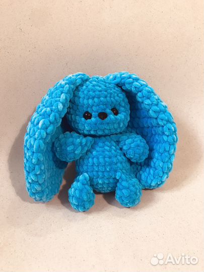 Заяц плюшевый вязаная игрушка