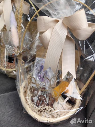 Подарочный набор, чайная корзина, сладости