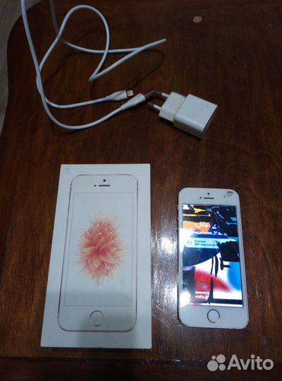 iPhone SE, 32 ГБ