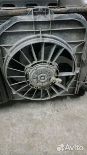 Вентилятор охлаждения двигателя правый Додж Карава