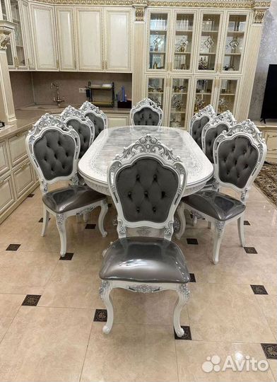 Обеденный стол и стулья