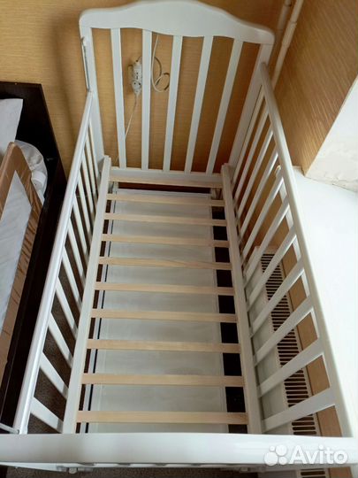 Детская кроватка с универсальным маятником, ящиком