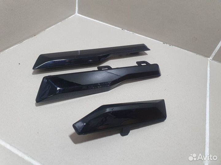 Молдинг передней левой решётки Geely Tugella