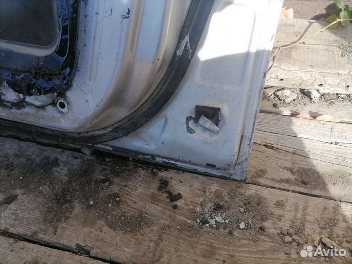 Дверь передняя правая Nissan Serena C23