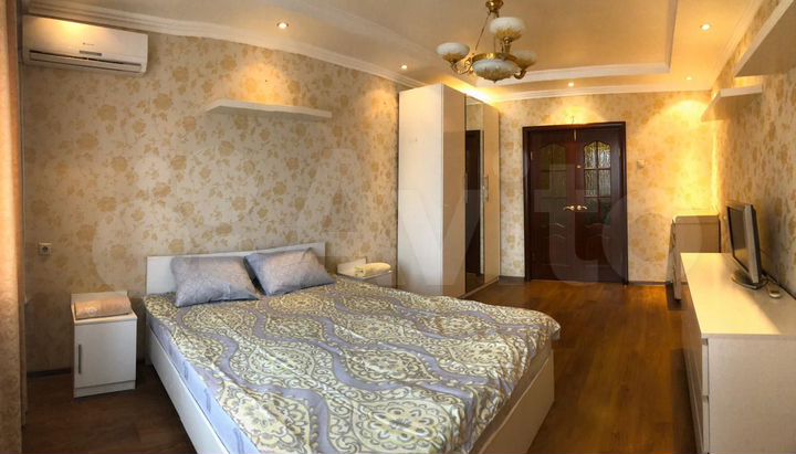 2-к. квартира, 70 м², 2/10 эт.