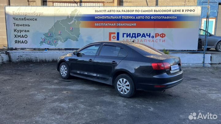 Накладка (кузов внутри) Volkswagen Jetta (A6) 8P08