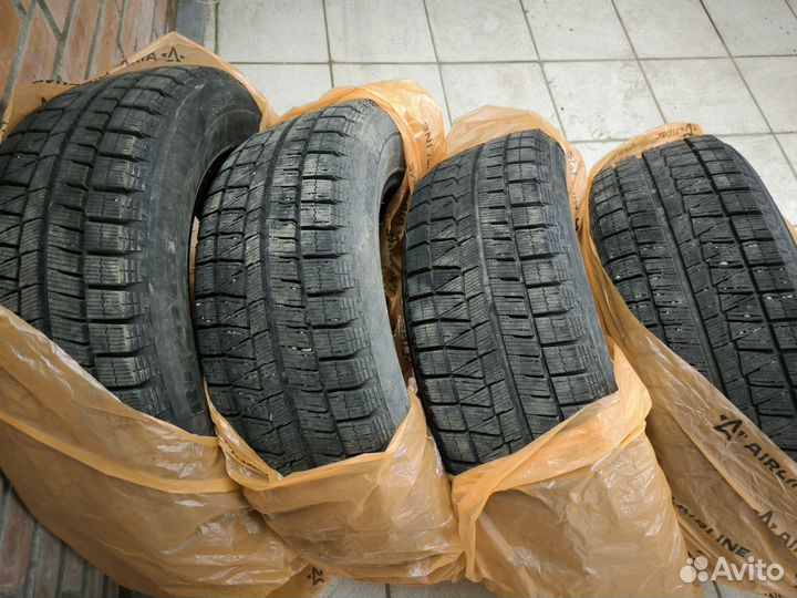 Bridgestone Blizzak Revo GZ 215/60 R16