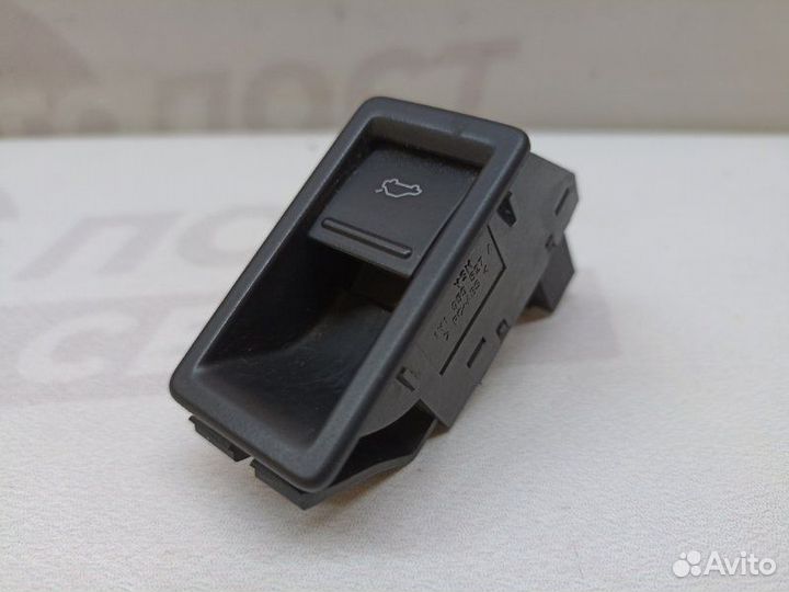 Кнопка открывания багажника Volkswagen Jetta A6