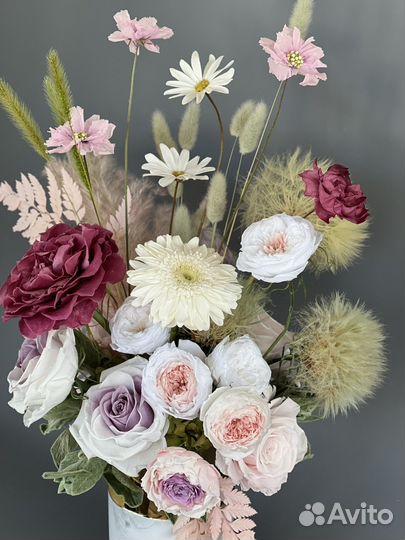 Букет из сухоцветов и стабилизированных цветов