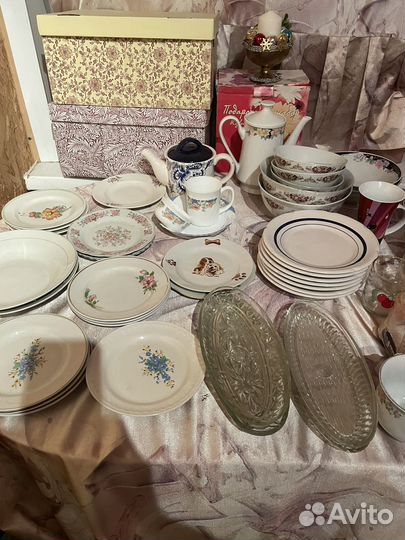 Посуда много тарелки бокалы селедочницы и др