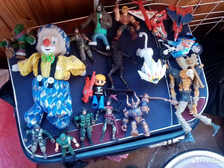 Клоун и игрушки