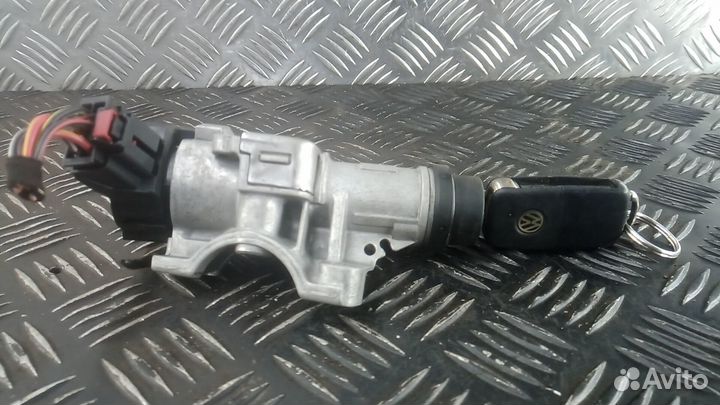 Замок зажигания volkswagen amarok 1 2010