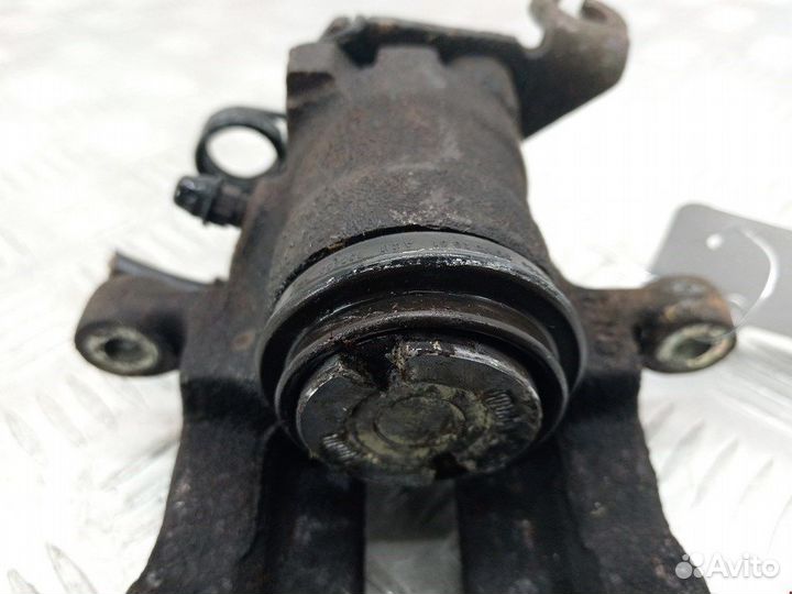 Суппорт задний правый для Volvo S40 V40 1