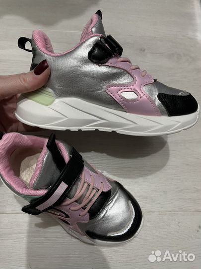 Кроссовки для девочки