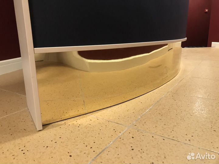 Ресепшен золото, ресепшн по фасаду цветной пластик