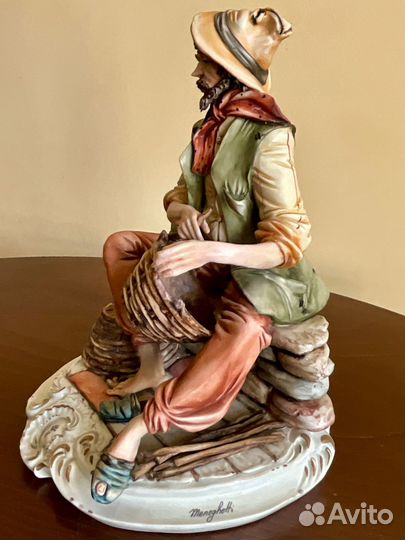 Мужчина, плетущий корзину. Capodimonte