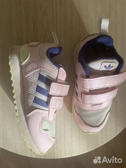 Кроссовки для девочки