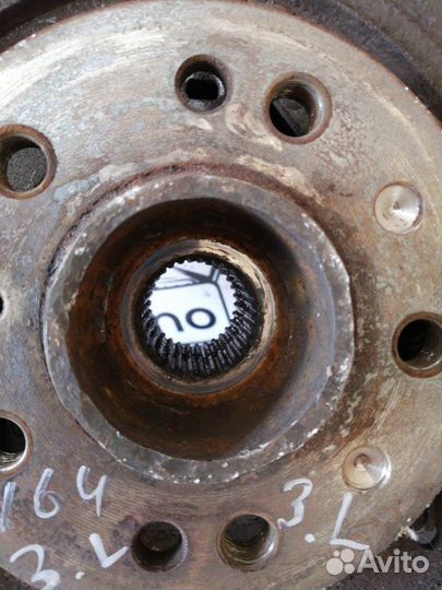 Кулак задний левый Mercedes Gl X164