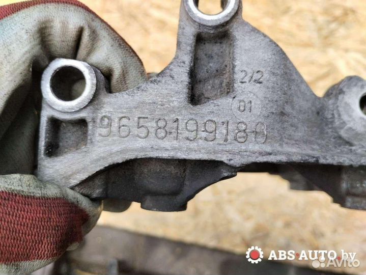 Кронштейн генератора Ford Focus 2 2006 9658199180