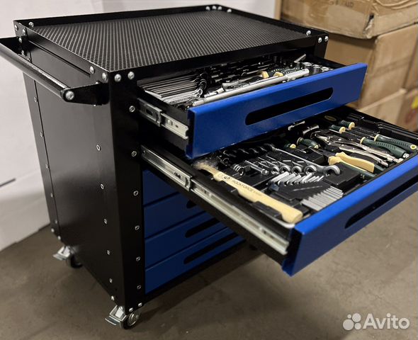 Тележка с инструментом Rock Force 142 предмета