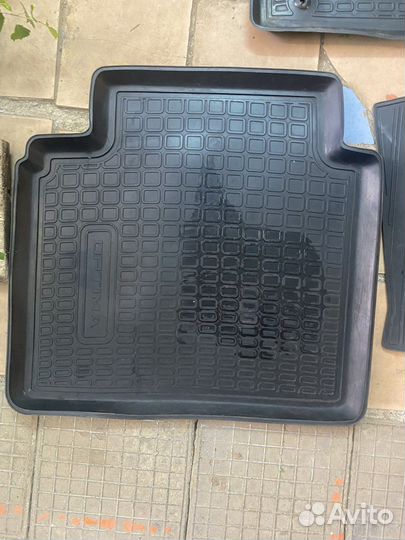 Автомобильные коврики резиновые