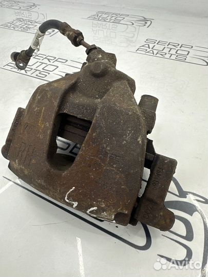 Суппорт передний правый Ford Focus 3 CB8 1.6L