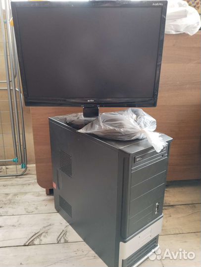 Настольный компьютер с монитором