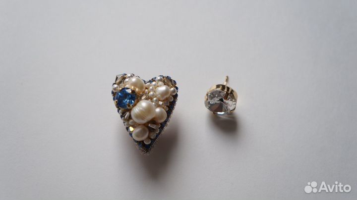 Серьги сердечки с вышивкой натуральным жемчугом