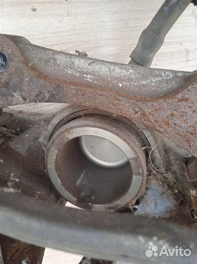 Суппорт тормозной передний левый Mercedes Benz W2