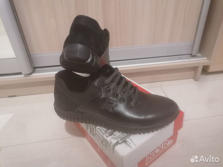 Кроссовки мужские новые 41